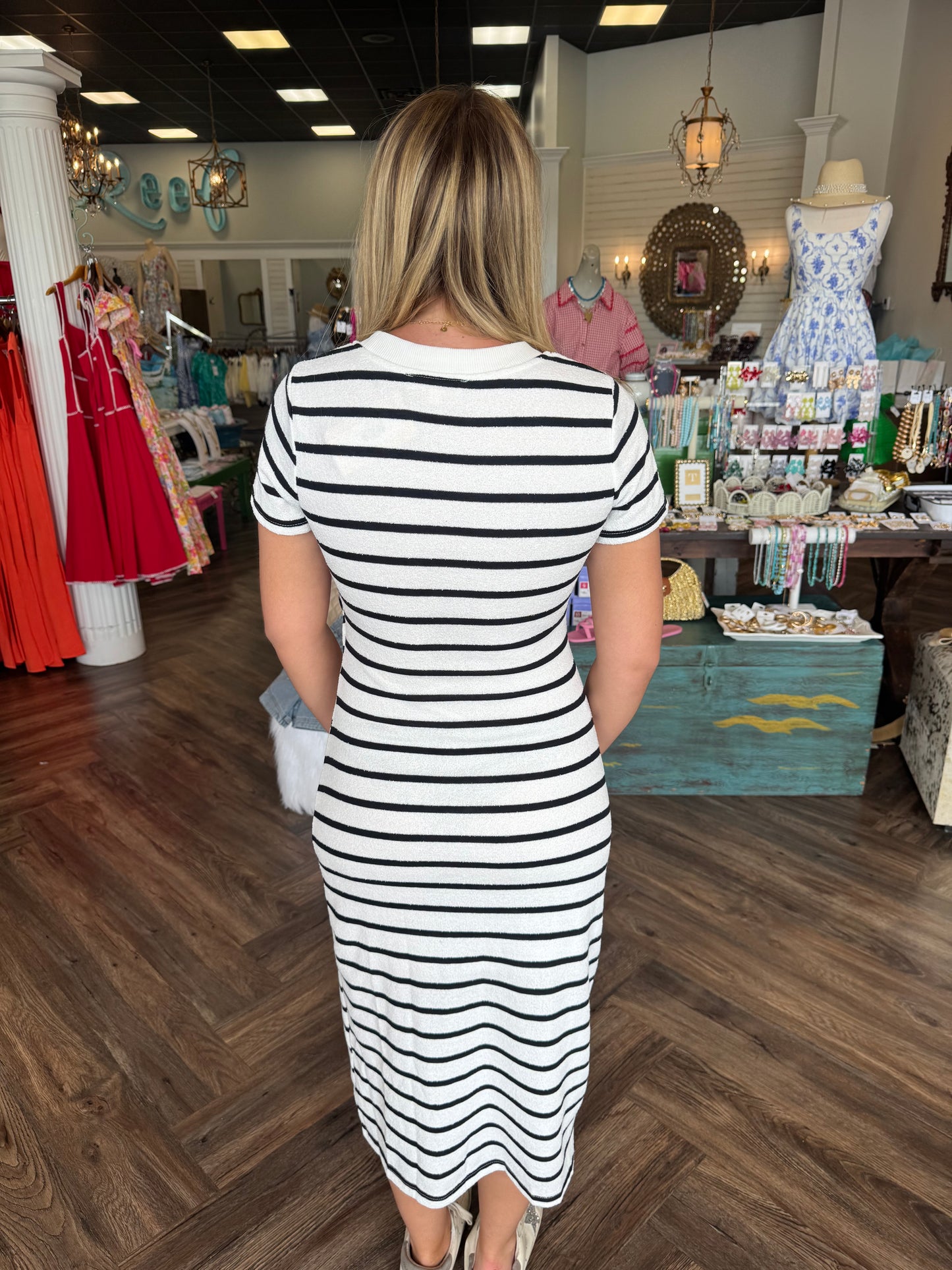 Side Twist Knit Midi Dress: Black