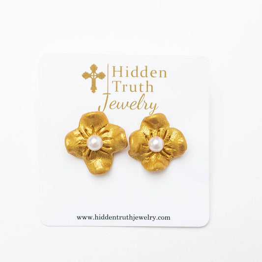 Hidden Truth Jewelry: Gardenia Pearl Studs (Tiny)