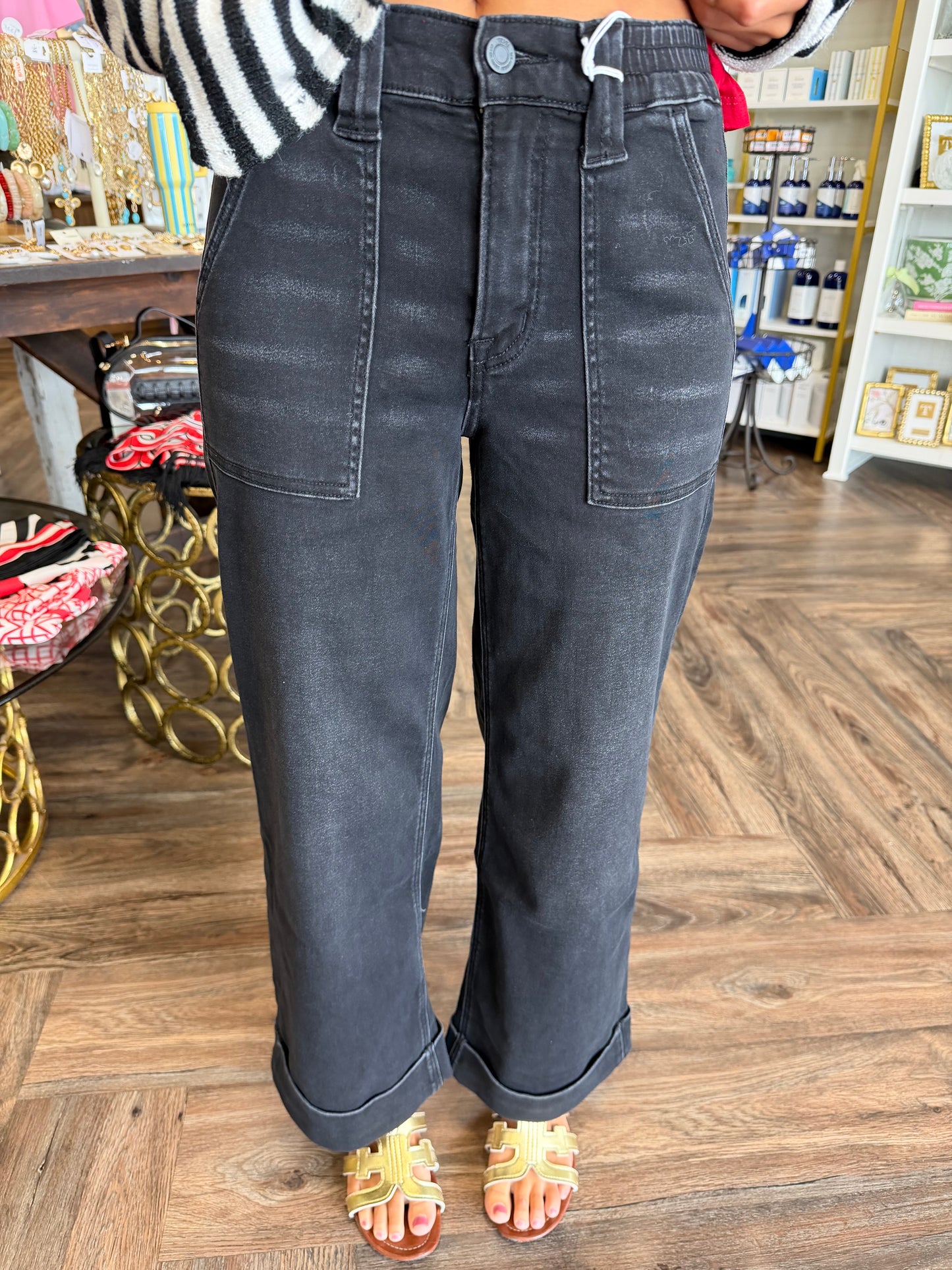 Vervet Cuffed Wide Jeans: Black Enviably