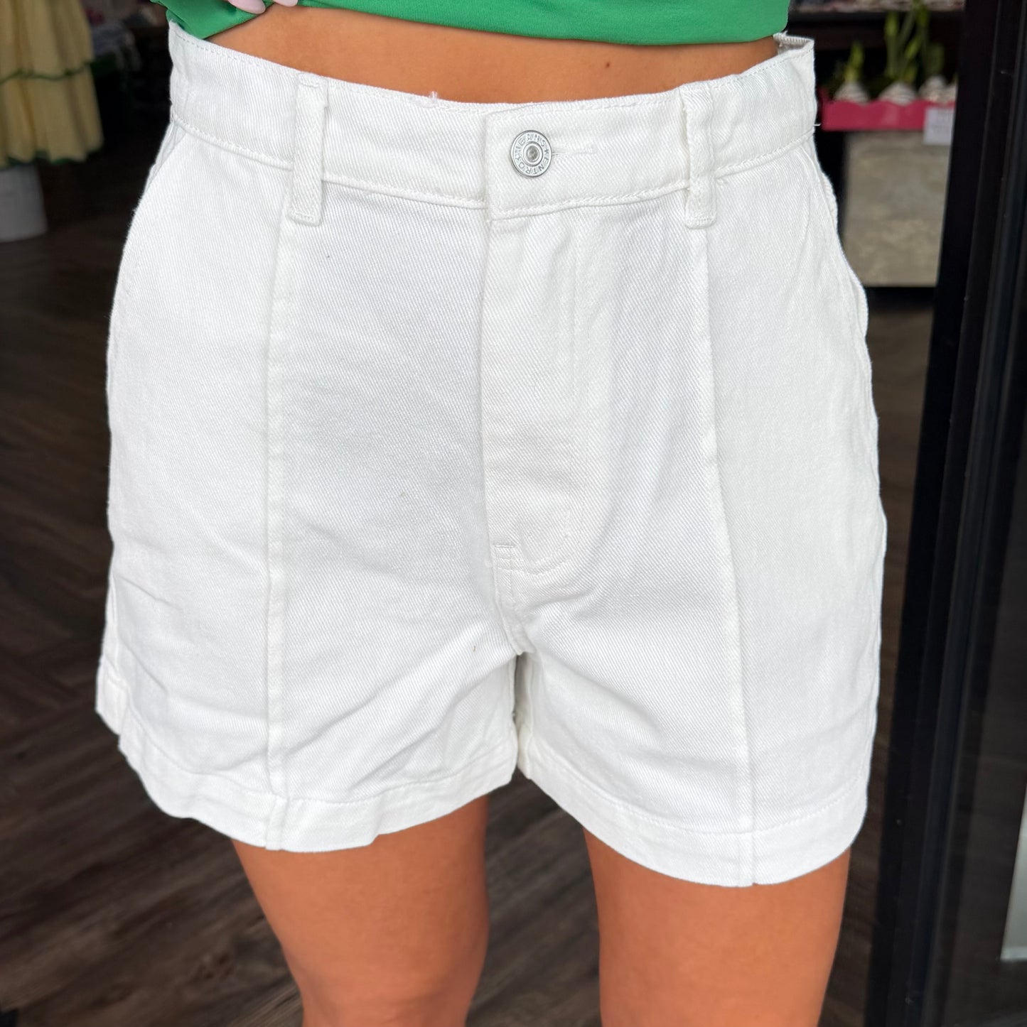 Middle Seam Shorts: White