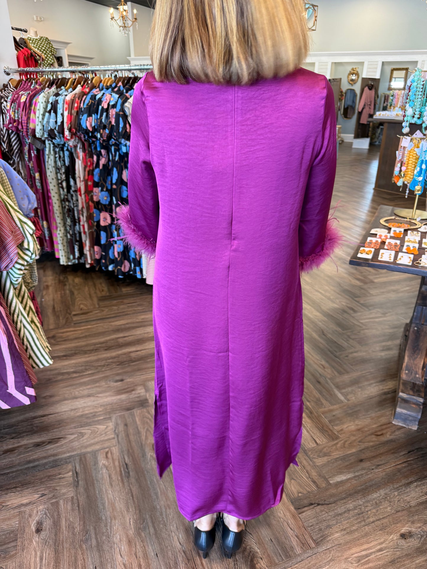 Feathered Elegance Midi Dress: Plum