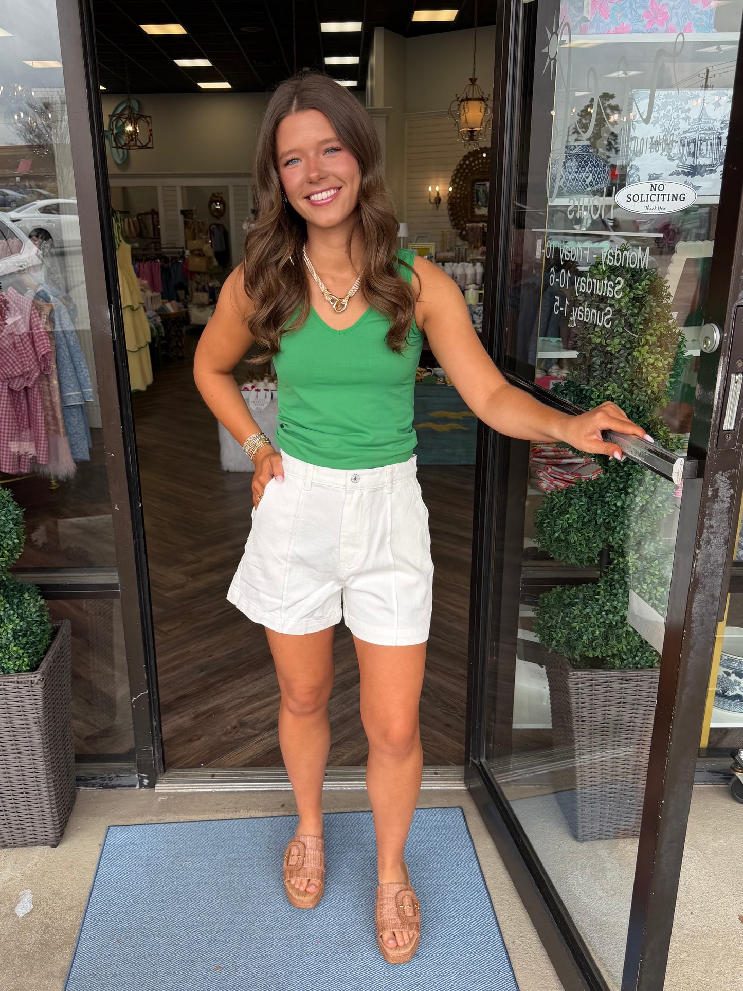 Middle Seam Shorts: White