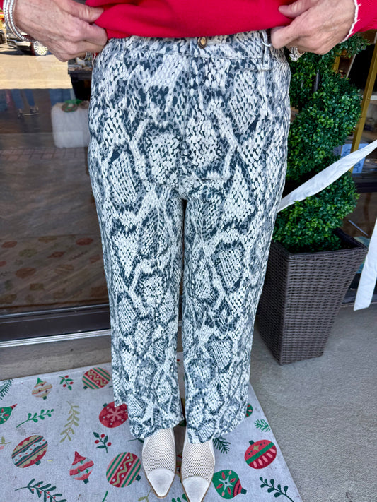 Annie Stretch Jeans: Snake