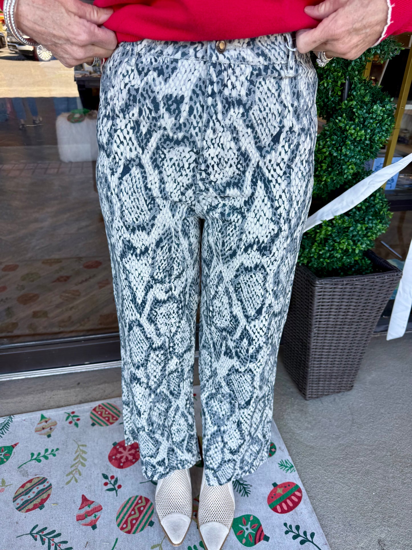 Annie Stretch Jeans: Snake