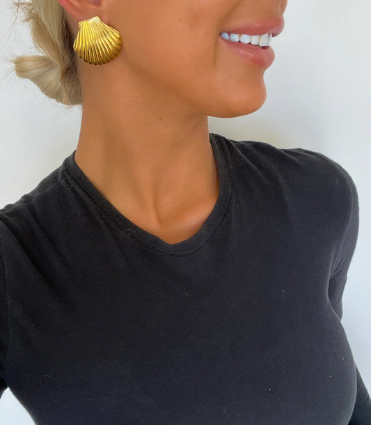 Chansutt Pearls: THE SHELL EARRINGS